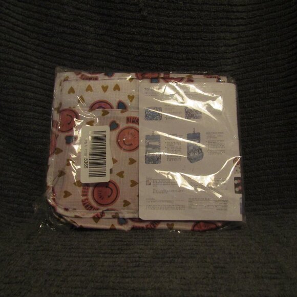 travel toiletry pouch - Picture 2 of 3